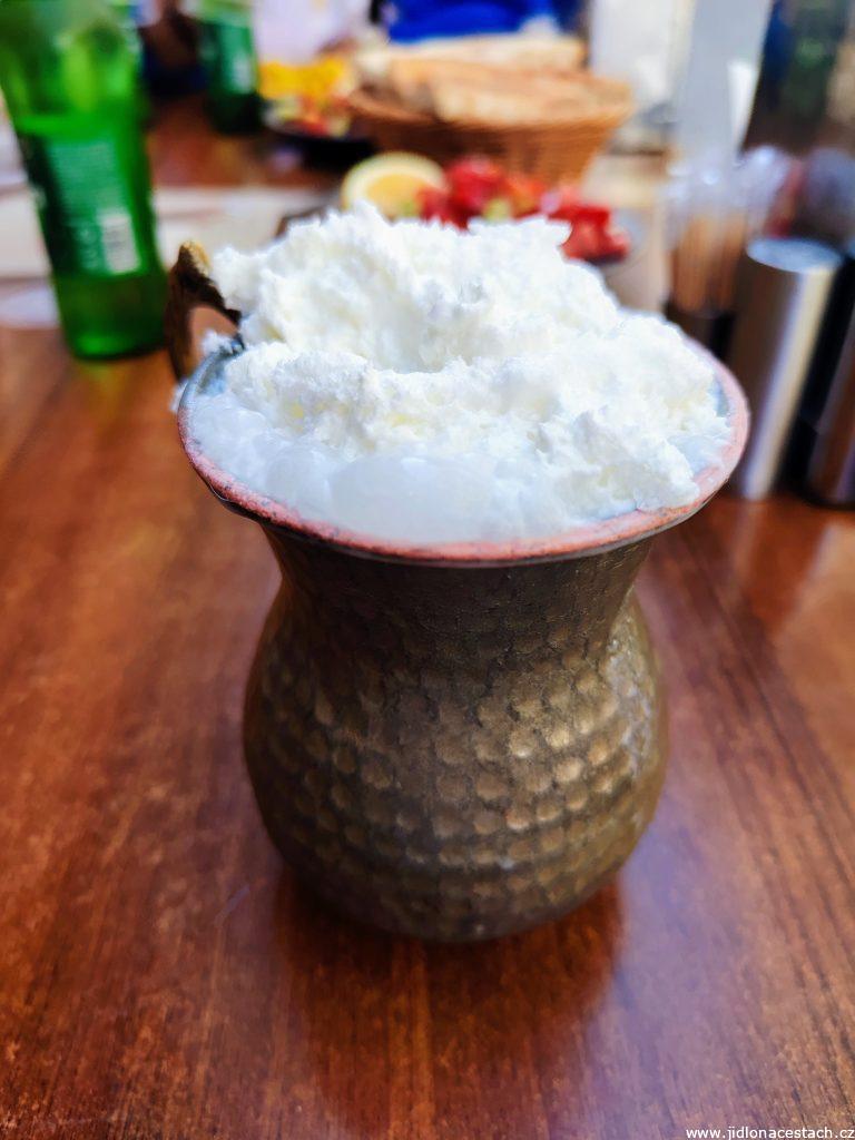 Turecký ayran s "čapicou".