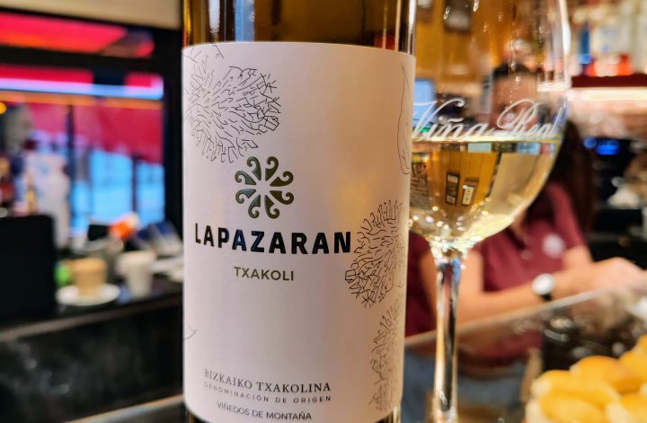 Txakoli: tradiční baskické víno