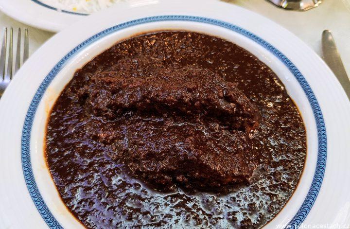 Fesenjan: iránska omáčka z vlašských orechov a šťavy z granátových jabĺk