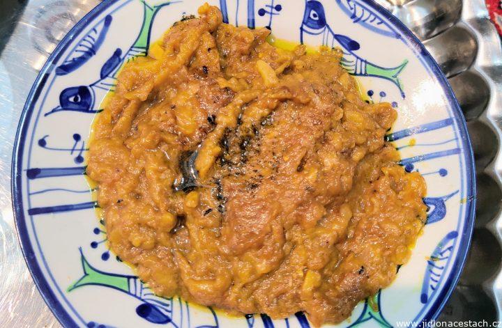 Kashk-e bademjan: íránské jídlo z lilku a kashku