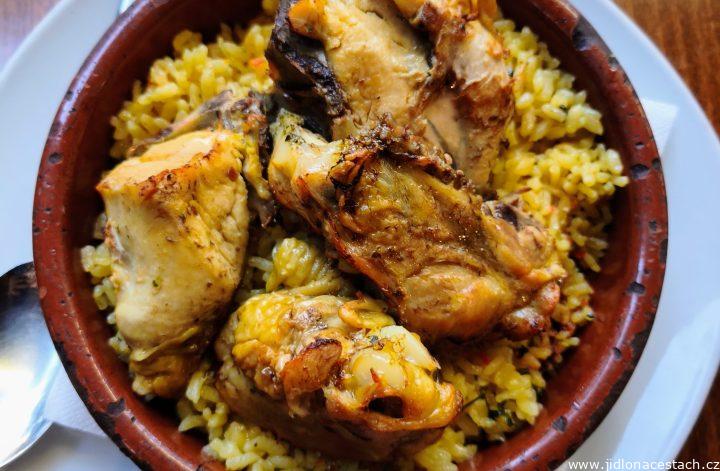 Pulë me pilaf: albánské kuře s rýží