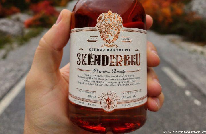 Albánská brandy Skënderbeu
