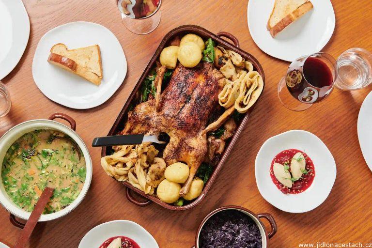Svatomartinská husa v restauraci Alcron (zdroj: web restaurace). Svatomartinská husa v restauraci Alcron (zdroj: web restaurace).