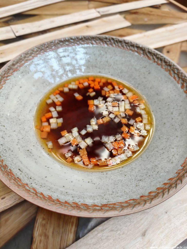 Restaurace 420, dětské menu: písmenková polévka ze slepičky (125 Kč). Restaurace 420, dětské menu: písmenková polévka ze slepičky (125 Kč).