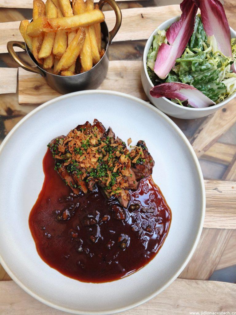 Restaurace 420, obědové menu, hlavní chod: telecí játra na grilu (395 Kč). Telecí játra na grilu s cibulovo – pepřovou omáčkou, smaženými bramborovými hranolky a listovým salátem. Restaurace 420, obědové menu, hlavní chod: telecí játra na grilu (395 Kč). Telecí játra na grilu s cibulovo – pepřovou omáčkou, smaženými bramborovými hranolky a listovým salátem.