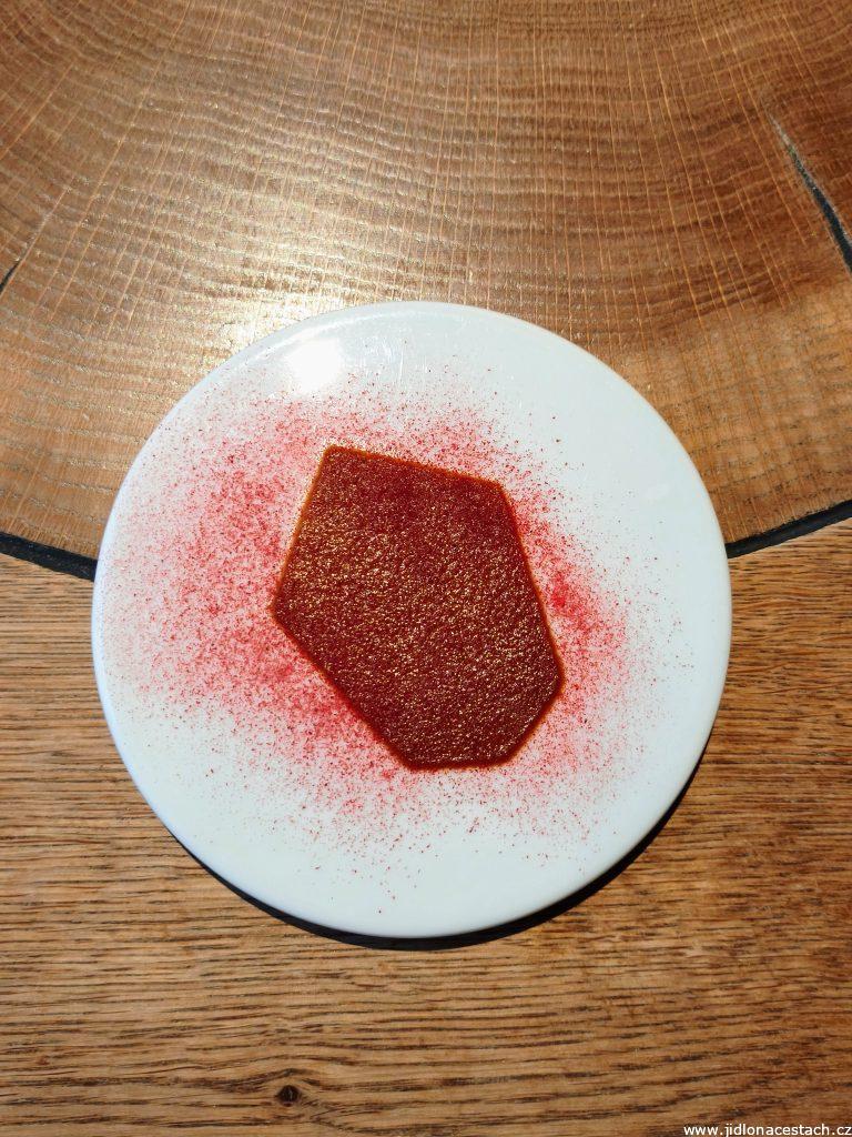 Restaurace La Degustation Bohême Bourgeoise, pozdrav z kuchyně: rajská omáčka.