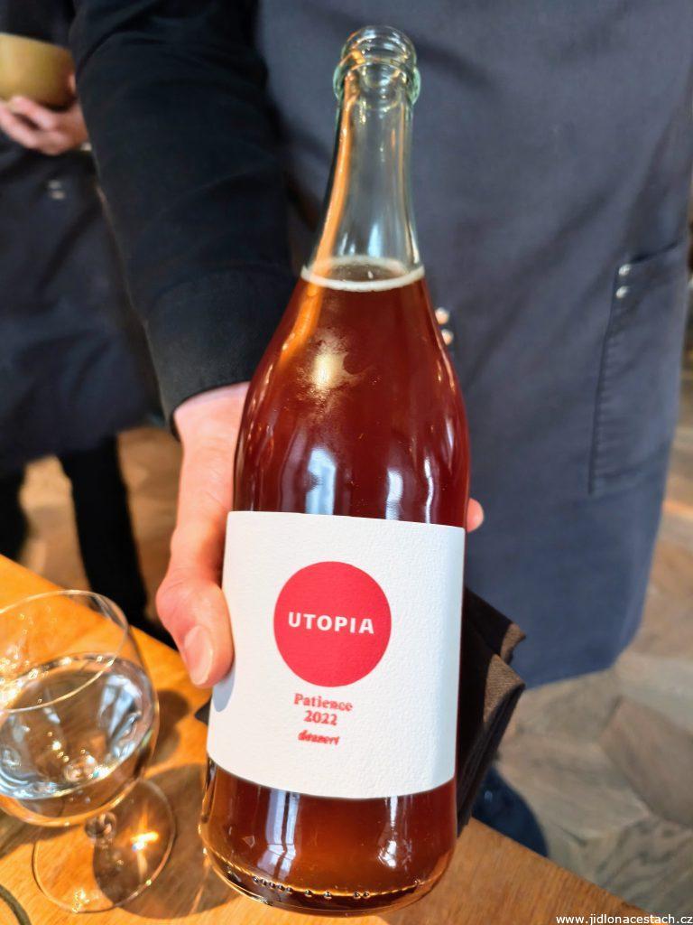 Restaurace La Degustation Bohême Bourgeoise, vinné párování: dezertní ledový cider Utopia Patience (2022).