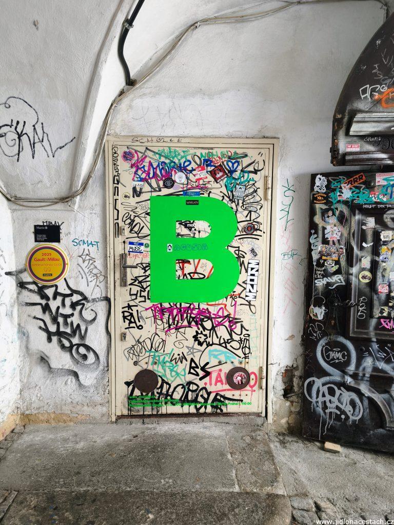 Restaurace Marie B: vchod do podniku.