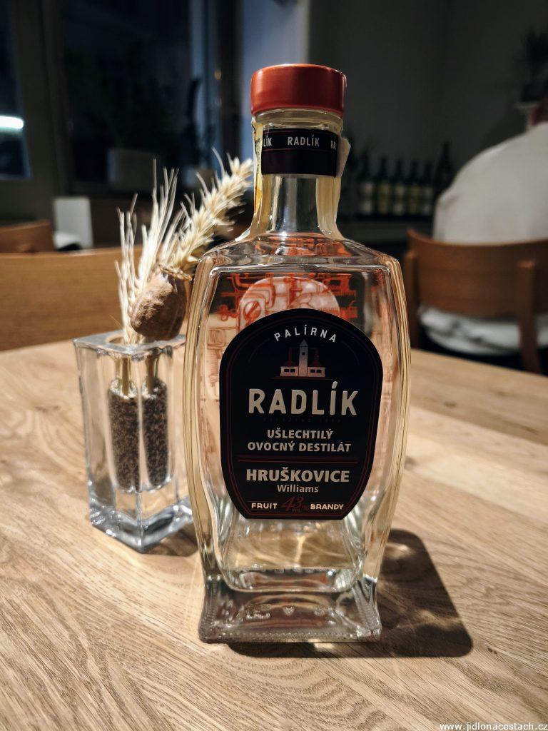 Vallmo Restaurant: pear brandy from Radlík distillery. Vallmo Restaurant: pear brandy from Radlík distillery.