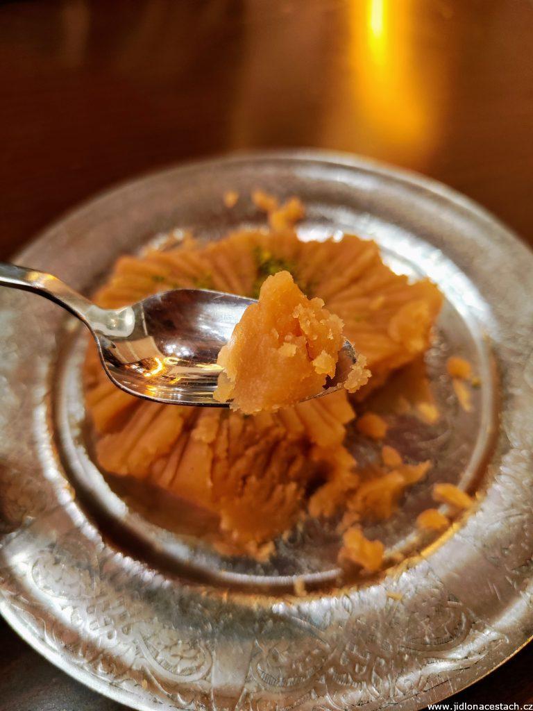 Konya höşmerim: dezert z kajmaku a pražené mouky.