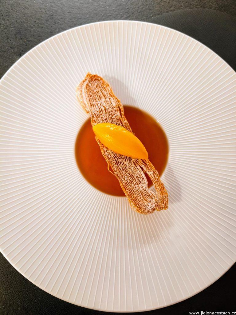 Restaurace Papilio, Vysoký Újezd: meruňka, mandle, tvaroh, meduňka (prosinec 2025). Restaurace Papilio, Vysoký Újezd: meruňka, mandle, tvaroh, meduňka (prosinec 2025).