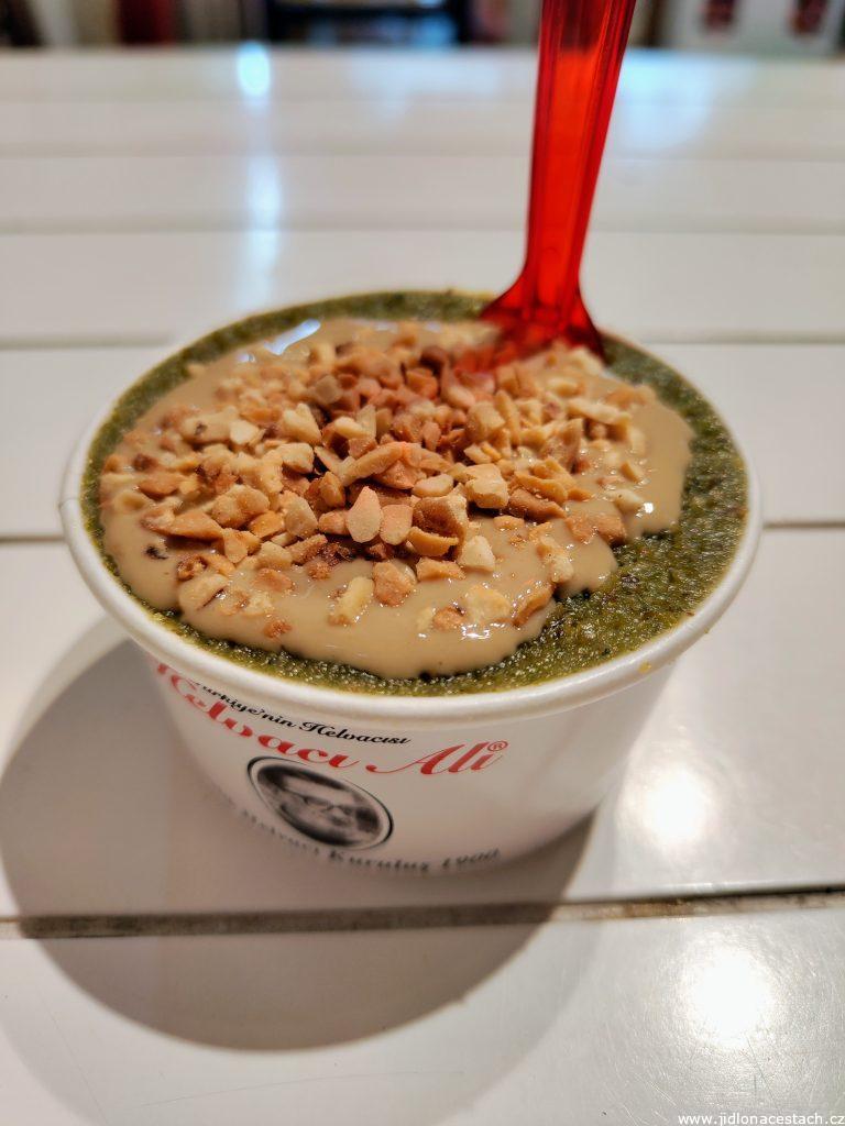 İrmik helvası: pistachio version with tahini and crushed nuts.