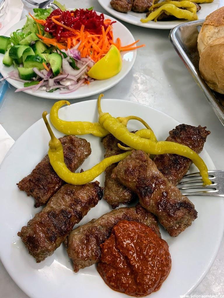 Köfte: grilované mleté maso.