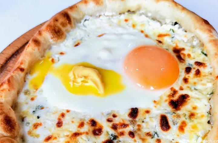 Trabzon pidesi: turecký slaný koláč ve tvaru lodičky