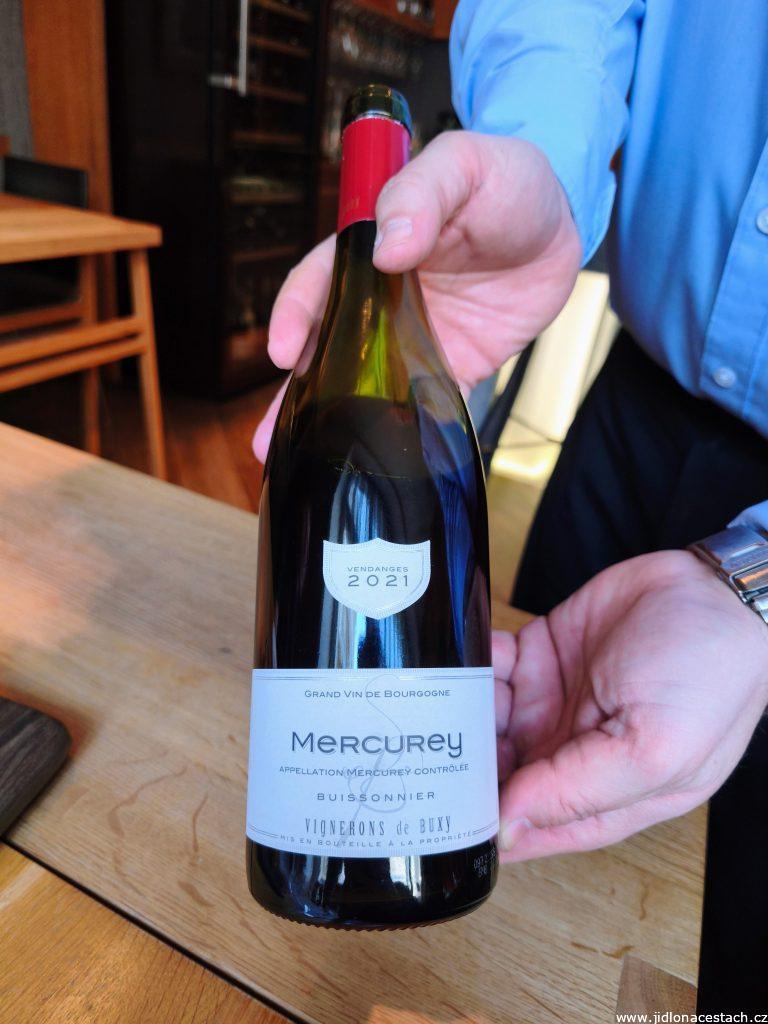 Restaurace Pot-au-feu: vína jsou dostupná i po skleničce.